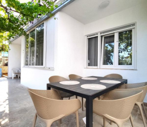 Apartments with a parking space Trogir - 23849